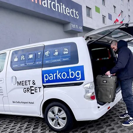 Airportstay Bg - Free Shuttle And Own Parking Aparthotel