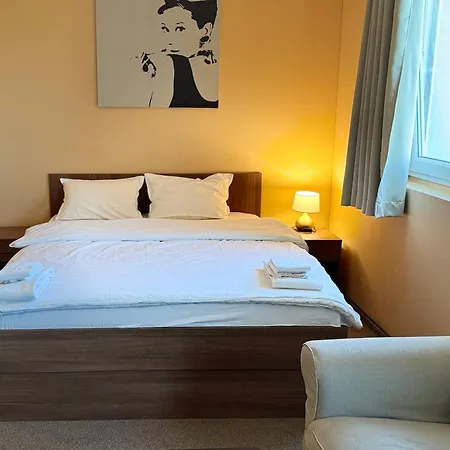 Airport Free Shuttle And Parking 3* Sofie