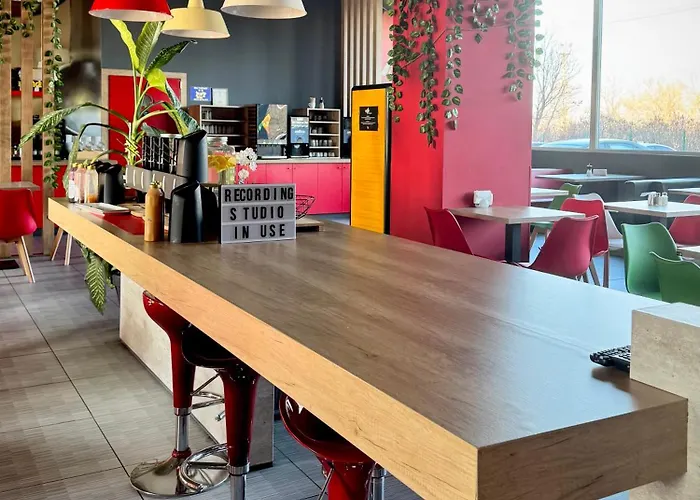 Hotel apartamentowy Airport Free Shuttle And Parking 3*