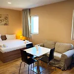Ξενοδοχείο με διαμερίσματα Airportstay Bg - Free Shuttle And Own Parking
