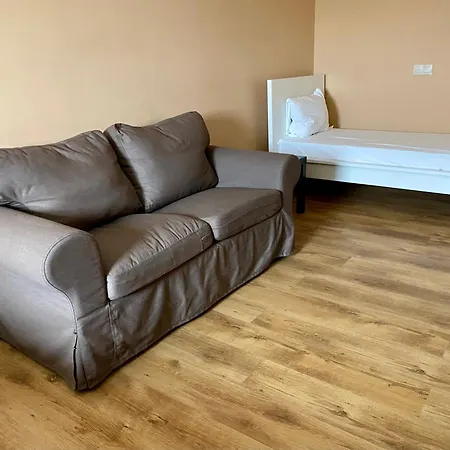 Airport Free Shuttle And Parking מלון דירות סופיה