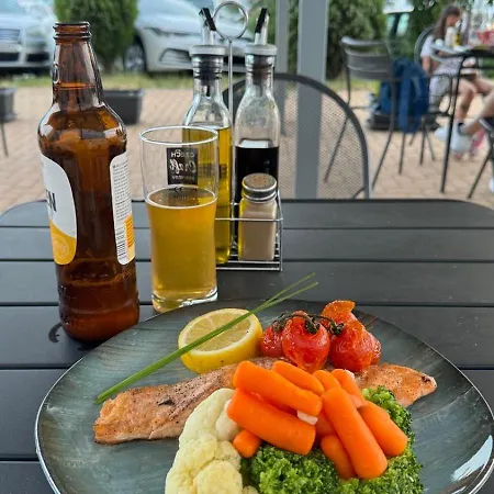 מלון דירות Airport Free Shuttle And Parking