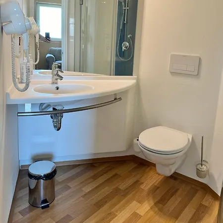 Appart hôtel Airport Free Shuttle And Parking 3*