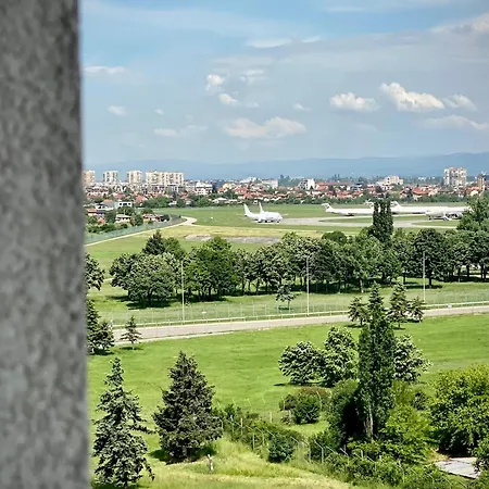 מלון דירות Airport Free Shuttle And Parking 3*