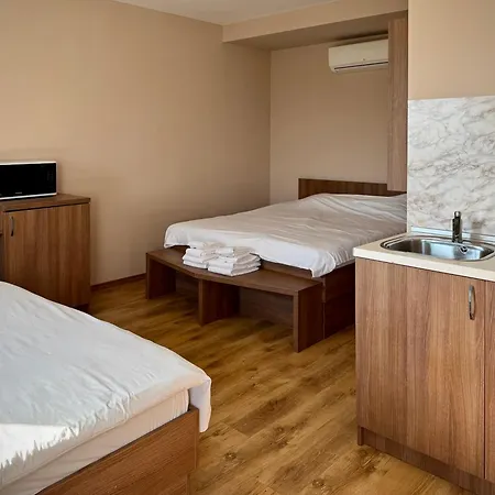 Airport Free Shuttle And Parking Apart-hotel 3*