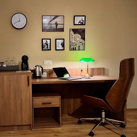 Airport Free Shuttle And Parking Apart-hotel