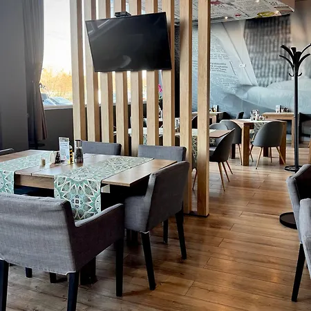 Airport Free Shuttle And Parking Apart-hotel 3*