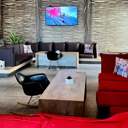 Apart-hotel Airport Free Shuttle And Parking 3*