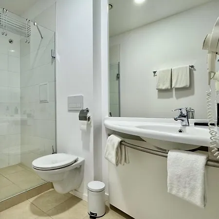 Apart-hotel Airport Free Shuttle And Parking