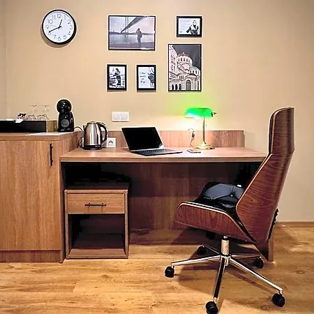 Aparthotel Airportstay Bg - Shuttle And Parking 3*