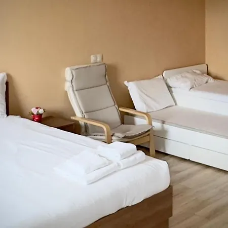 Aparthotel Airportstay Bg - Shuttle And Parking 3*