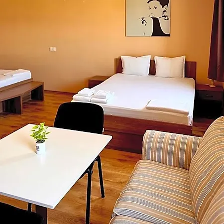 Airportstay Bg - Shuttle And Parking 3*