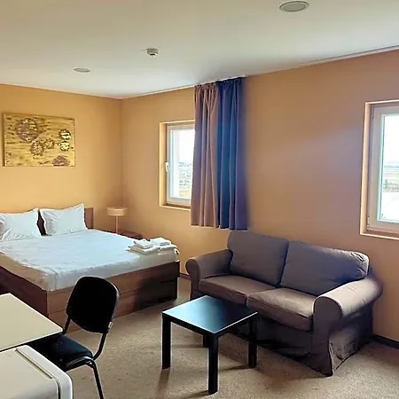 Aparthotel Airportstay Bg - Shuttle And Parking
