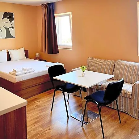 Aparthotel Airportstay Bg - Shuttle And Parking