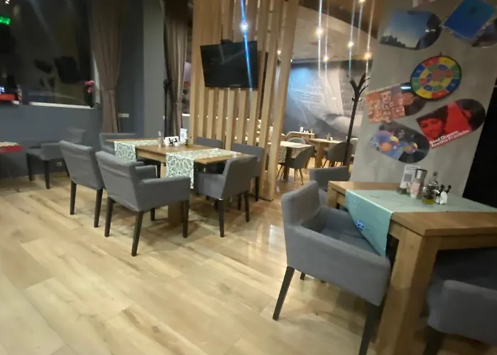 Airport Free Shuttle And Parking Aparthotel 3*