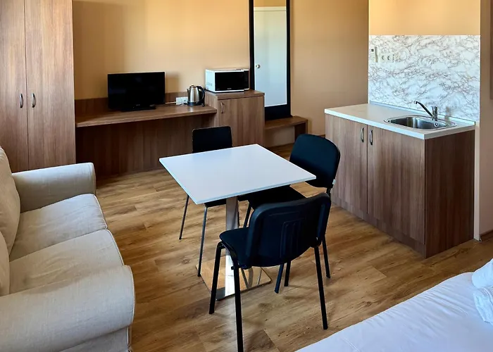 Airportstay Bg - Free Shuttle And Own Parking Апарт-отель