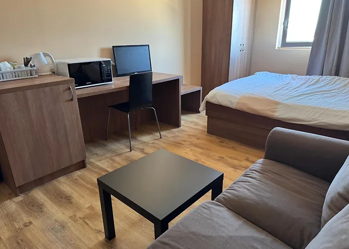 Апарт-отель Airportstay Bg - Free Shuttle And Own Parking