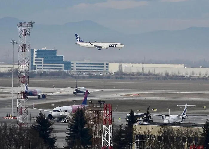 Airportstay Bg - Free Shuttle And Own Parking Апарт-отель 3*