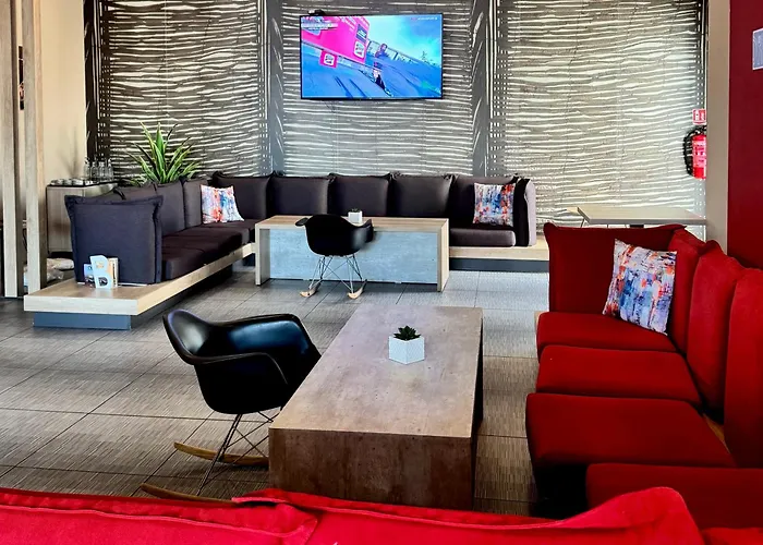 Appart hôtel Airport Free Shuttle And Parking 3*