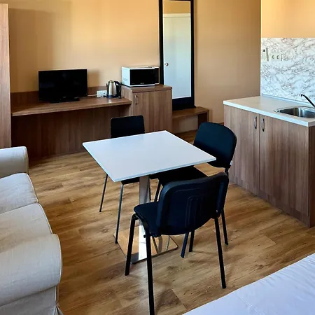 Airportstay Bg - Free Shuttle And Own Parking Апартхотел