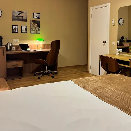 Airportstay Bg - Free Shuttle And Own Parking 3*
