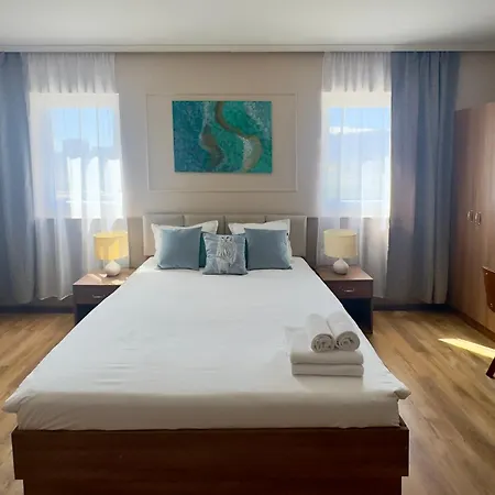 Airportstay Bg - Free Shuttle And Own Parking Apart-hotel Sófia