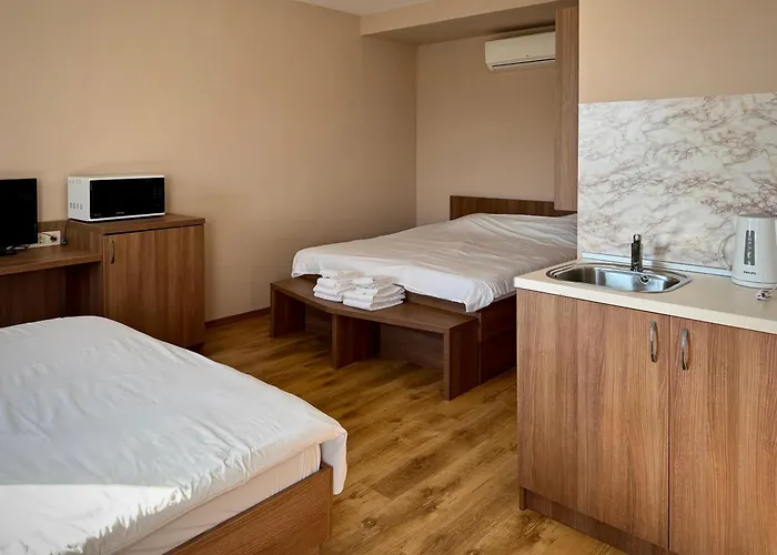 Airport Free Shuttle And Parking Апартхотел 3*